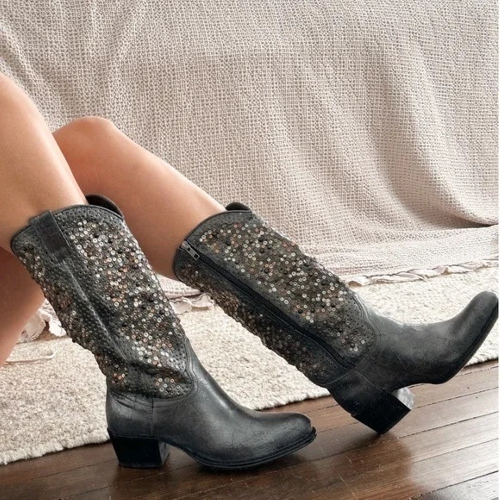 NIB Frye Debora Studded Grey boots- western, cowboy boots size 7